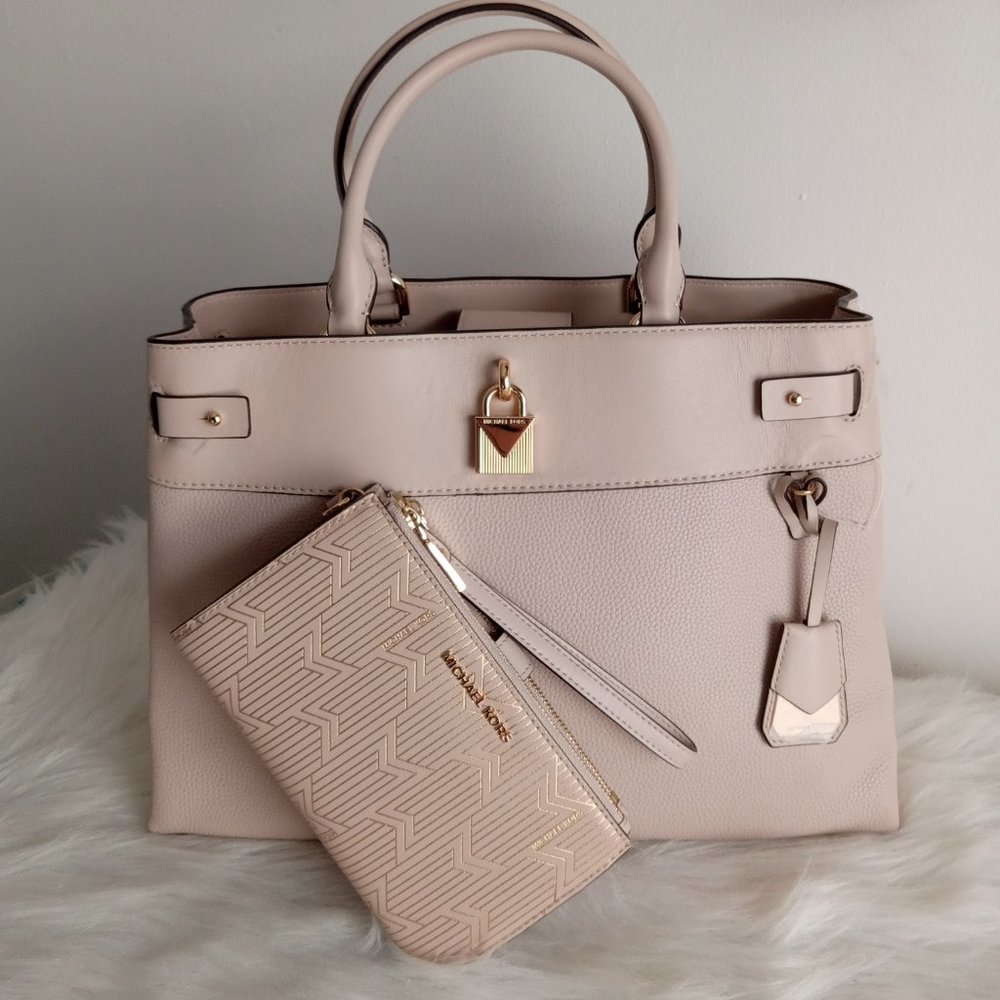 Like NEW Soft Pink Michael Kors Gramercy Handbag ONLY